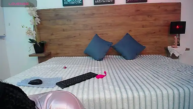 Snapshot of AlexandraCambell chatting on September 29, 8:13 pm AlexandraCambell online show from September 29, 8:13 pm