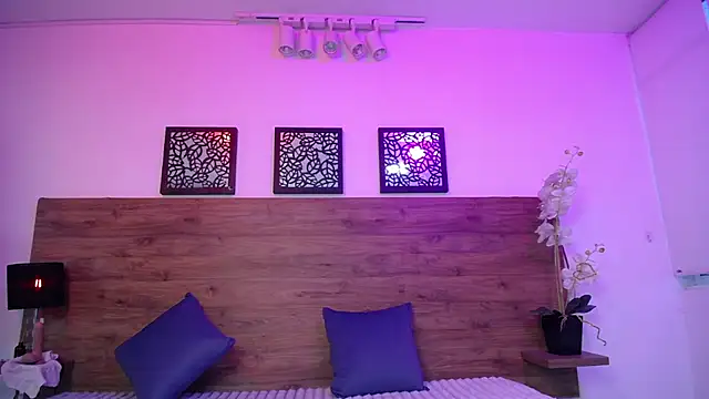 Snapshot of AlexandraCambell chatting on October 2, 7:32 pm AlexandraCambell online show from October 2, 7:32 pm