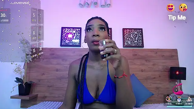 Snapshot of AlexandraCambell chatting on October 5, 1:09 pm AlexandraCambell online show from October 5, 1:09 pm