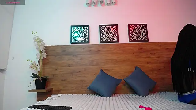 Snapshot of AlexandraCambell chatting on October 6, 7:44 pm AlexandraCambell online show from October 6, 7:44 pm