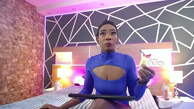 Snapshot of AlexandraCambell chatting on October 15, 12:05 pm AlexandraCambell online show from October 15, 12:05 pm