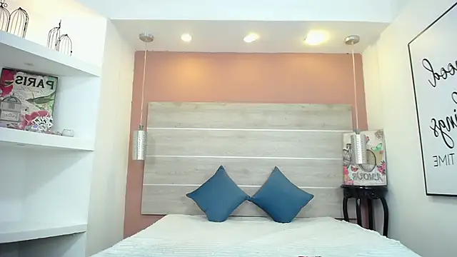 Snapshot of AlexandraCambell chatting on November 8, 10:04 am AlexandraCambell online show from November 8, 10:04 am