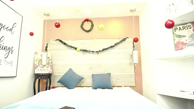 Snapshot of AlexandraCambell chatting on December 14, 9:03 am AlexandraCambell online show from December 14, 9:03 am