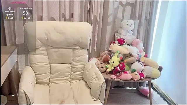 Snapshot of Y-fovik-ii chatting on October 6, 5:27 am Y-fovik-ii online show from October 6, 5:27 am