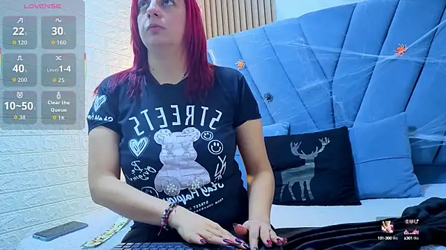 Snapshot of angel__red_ chatting on October 12, 1:37 am angel red online show from October 12, 1:37 am