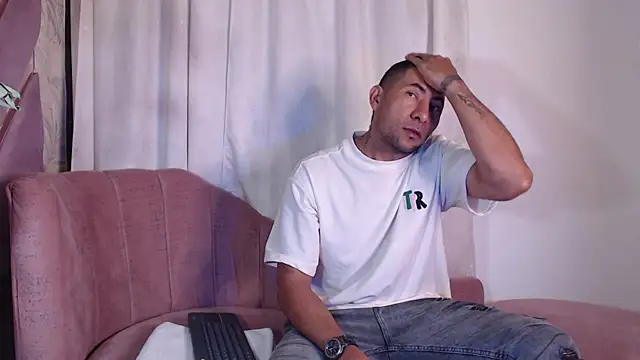 Snapshot of Morganandmegan chatting on September 17, 11:01 am Morganandmegan online show from September 17, 11:01 am