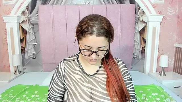 Snapshot of mishell_lovely chatting on September 10, 12:27 pm mishell lovely online show from September 10, 12:27 pm