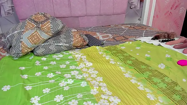 Snapshot of mishell_lovely chatting on November 16, 2:11 pm mishell lovely online show from November 16, 2:11 pm