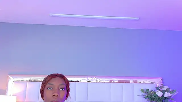 MadeleineHocker online show from October 18, 1:01 pm