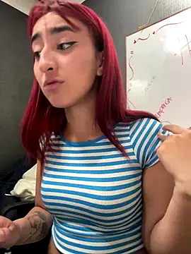 Snapshot of JuliethaDemon_ chatting on October 7, 1:52 pm JuliethaDemon online show from October 7, 1:52 pm