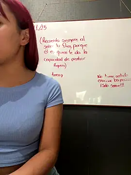 Snapshot of JuliethaDemon_ chatting on November 11, 12:27 pm JuliethaDemon online show from November 11, 12:27 pm