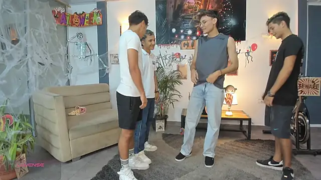 Snapshot of Bisexlifehot__ chatting on October 27, 11:09 pm Bisexlifehot online show from October 27, 11:09 pm