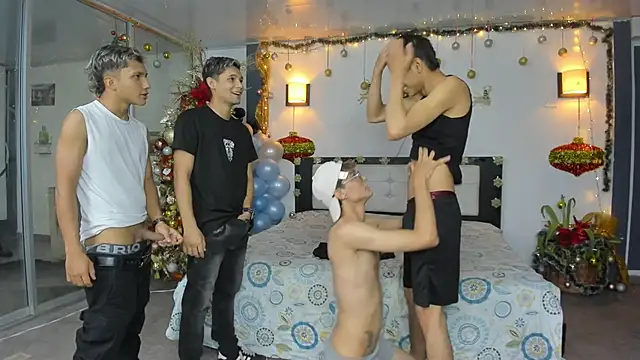 Snapshot of Bisexlifehot__ chatting on December 15, 11:20 pm Bisexlifehot online show from December 15, 11:20 pm