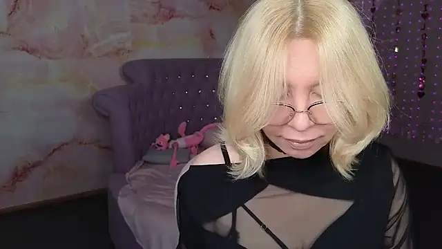 Snapshot of Wendy_Waves chatting on September 13, 10:48 am Wendy Waves online show from September 13, 10:48 am