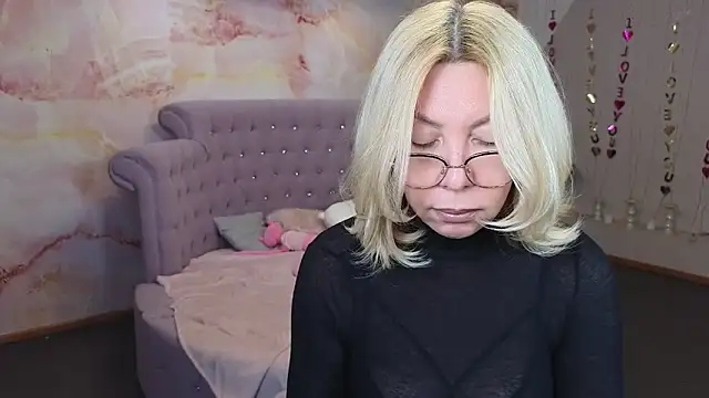 Snapshot of Wendy_Waves chatting on October 5, 11:08 am Wendy Waves online show from October 5, 11:08 am