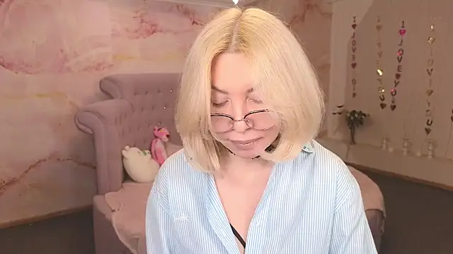 Snapshot of Wendy_Waves chatting on October 18, 11:11 am Wendy Waves online show from October 18, 11:11 am