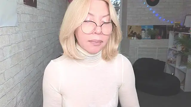 Snapshot of Wendy_Waves chatting on October 27, 11:25 am Wendy Waves online show from October 27, 11:25 am