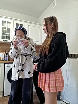 Snapshot of yourfavpsy_ chatting on September 26, 1:37 pm yourfavpsy online show from September 26, 1:37 pm