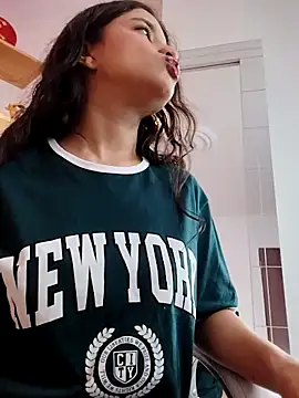 LUNAA    online show from October 6, 3:37 am