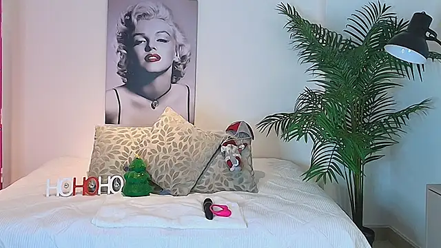 LUNAA    online show from November 29, 3:53 am