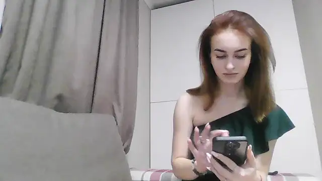 Snapshot of Requellia chatting on November 8, 7:56 pm Requellia online show from November 8, 7:56 pm