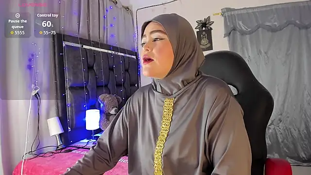 Snapshot of MarianFadel chatting on October 9, 12:25 pm MarianFadel online show from October 9, 12:25 pm