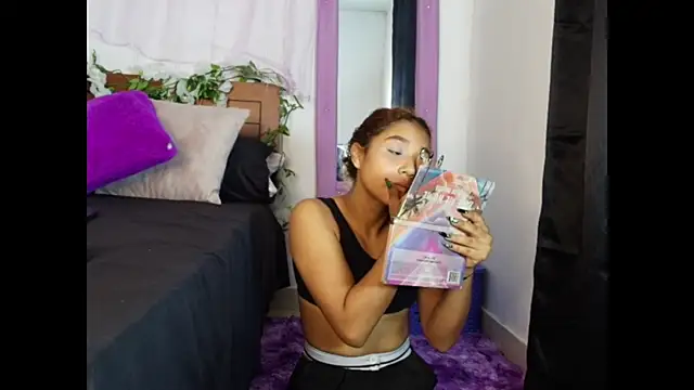 Snapshot of Natzury chatting on November 6, 1:45 pm Natzury online show from November 6, 1:45 pm