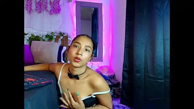 Snapshot of Natzury chatting on November 13, 4:17 pm Natzury online show from November 13, 4:17 pm