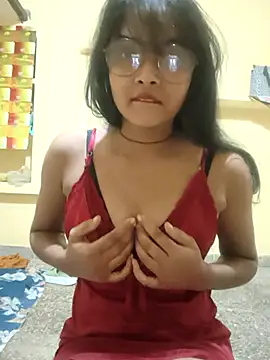 Snapshot of RAYI_Queen_2 chatting on November 22, 10:36 am RAYI Queen 2 online show from November 22, 10:36 am