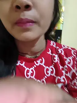 Snapshot of RAYI_Queen_2 chatting on December 4, 3:21 pm RAYI Queen 2 online show from December 4, 3:21 pm