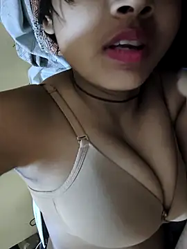 Snapshot of RAYI_Queen_2 chatting on December 13, 8:14 pm RAYI Queen 2 online show from December 13, 8:14 pm