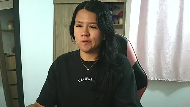 Oliviawatson1 online show from November 13, 12:37 pm