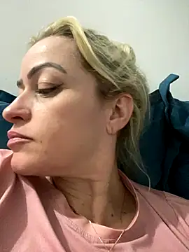 Snapshot of Alerquinasc chatting on October 1, 3:45 am Alerquinasc online show from October 1, 3:45 am