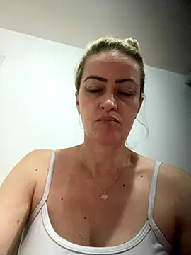 Snapshot of Alerquinasc chatting on October 12, 5:17 am Alerquinasc online show from October 12, 5:17 am