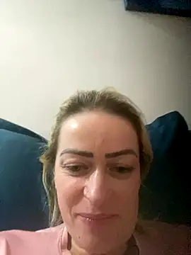 Snapshot of Alerquinasc chatting on November 9, 11:03 pm Alerquinasc online show from November 9, 11:03 pm