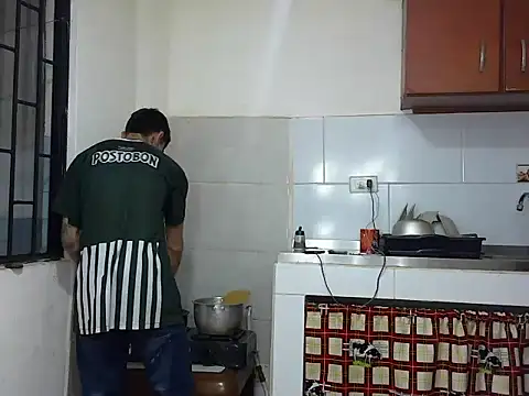 Snapshot of MeganAndMax@xh chatting on November 12, 1:17 am MeganAndMaxxh online show from November 12, 1:17 am