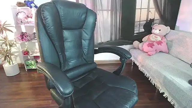 Snapshot of Suzie_Wet_Cave chatting on November 2, 7:05 pm Suzie Wet Cave online show from November 2, 7:05 pm