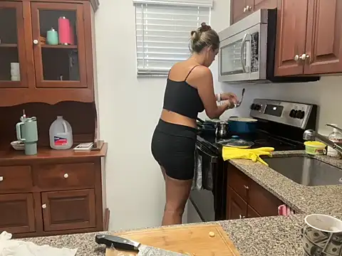 prettyykitty22 online show from October 5, 5:33 pm