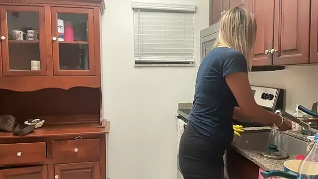 prettyykitty22 online show from November 3, 12:35 am