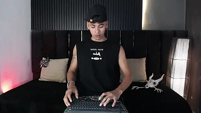 Snapshot of Dominic_ghost chatting on October 14, 8:31 pm Dominic ghost online show from October 14, 8:31 pm