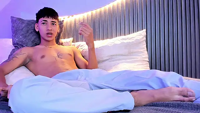 Snapshot of Dominic_ghost chatting on November 8, 2:56 am Dominic ghost online show from November 8, 2:56 am