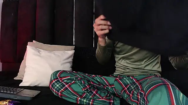 Snapshot of Dominic_ghost chatting on November 8, 8:40 pm Dominic ghost online show from November 8, 8:40 pm