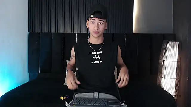 Snapshot of Dominic_ghost chatting on November 12, 12:22 am Dominic ghost online show from November 12, 12:22 am