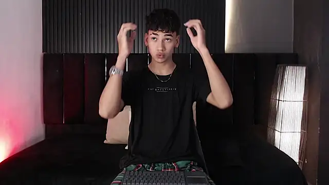 Snapshot of Dominic_ghost chatting on November 13, 3:38 am Dominic ghost online show from November 13, 3:38 am