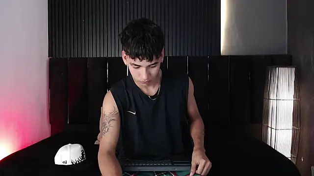 Snapshot of Dominic_ghost chatting on December 18, 12:06 am Dominic ghost online show from December 18, 12:06 am