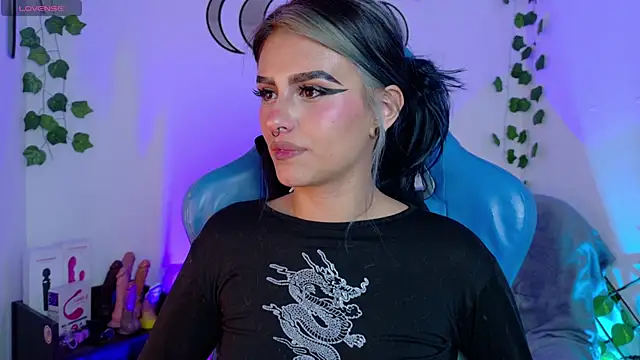 Snapshot of blue_kitten chatting on September 18, 6:04 am blue kitten online show from September 18, 6:04 am