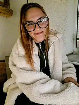 Snapshot of SlimBellaa chatting on October 16, 8:32 pm SlimBellaa online show from October 16, 8:32 pm