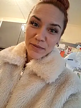 Snapshot of SlimBellaa chatting on October 31, 11:44 am SlimBellaa online show from October 31, 11:44 am