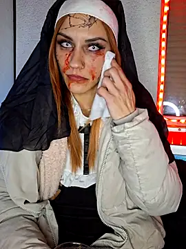 Snapshot of SlimBellaa chatting on November 1, 1:51 am SlimBellaa online show from November 1, 1:51 am