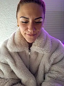 Snapshot of SlimBellaa chatting on November 25, 3:34 pm SlimBellaa online show from November 25, 3:34 pm